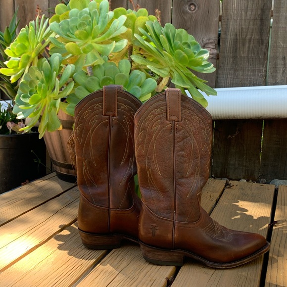 Frye Boots, well taken care of , worn no more than 3 times.. - Picture 5 of 6